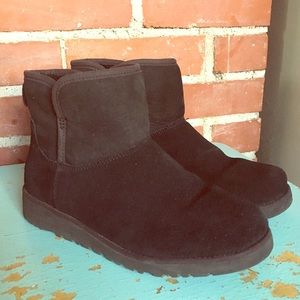 Girls Ugg Short Black Boot